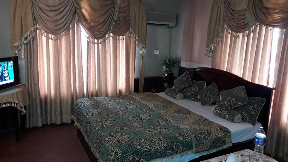 Hotel Regent Rawalpindi Buitenkant foto