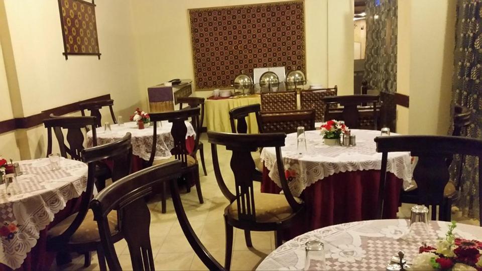 Hotel Regent Rawalpindi Buitenkant foto